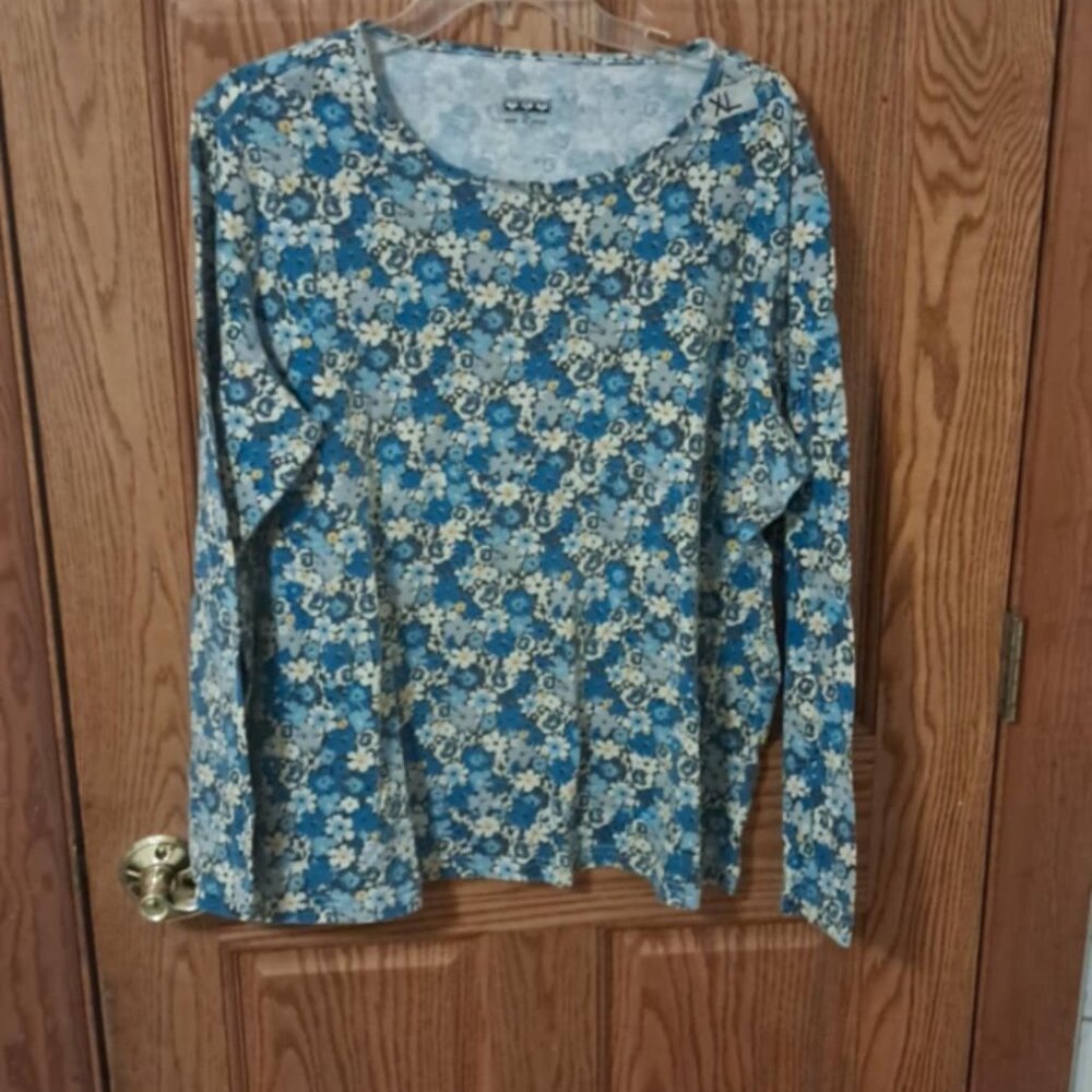 WOMENS TOP SIZE  XL